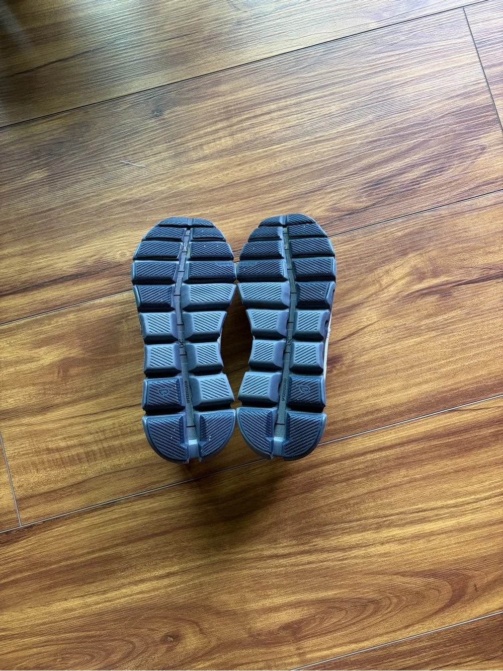 On Running Women’s Sneakers - Picture 2 of 10